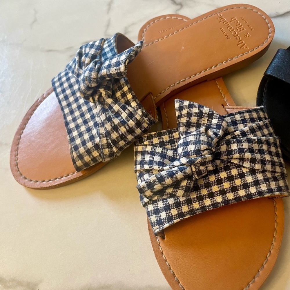 2 Sandals Abercrombie & Fitch Size 7 - Picture 3 of 6
